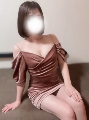 梅田 メンズエステ【マダムと紳士】の深田かすみさん
