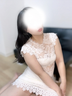 梅田 メンズエステ【マダムと紳士】の朝比奈まりんさん